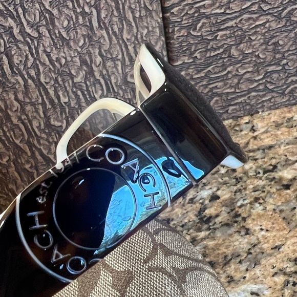 Coach Stylish Brown Sunglasses with Case - Picture 3 of 8